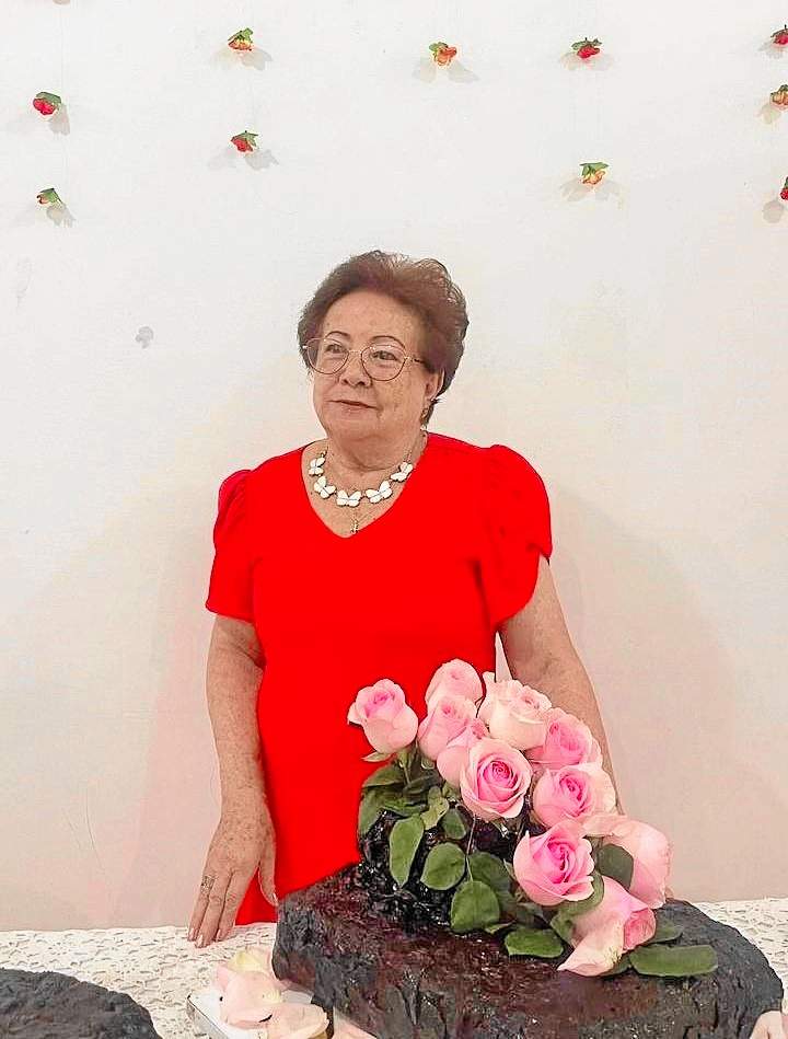 Foto | Lector | LA PATRIA Famosa por sus tortas, Rosalba preparó la suya con ayuda de sus bisnietos y esposo.