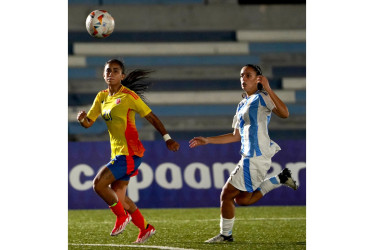 Colombianas y argentinas empataron a 1 con goles de Gabriela Rodríguez y Verónica Acuña.