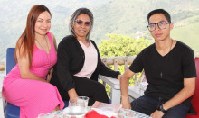 Arianny Esposito, Suleima Pante y Ronald Esposito.