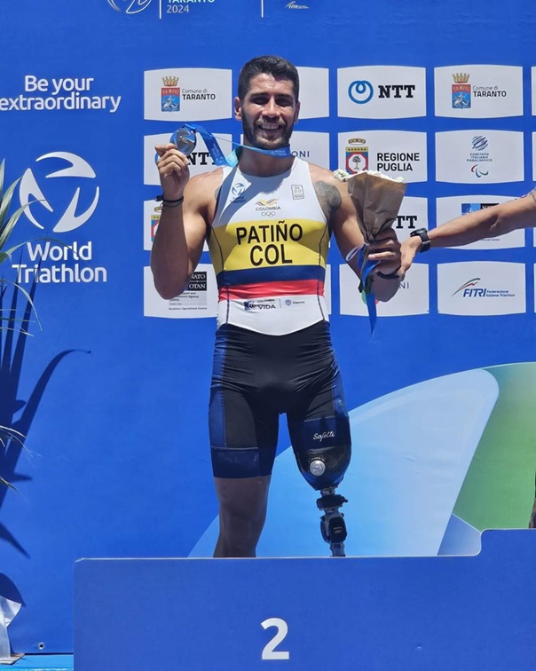 El chinchinense Juan Esteban Patiño ganó la medalla de plata en la World Triathlon Para Cup Taranto (Italia) este fin de semana. Viene recogiendo puntos en otras competencias del mundo para buscar cupo a los Juegos Paralímpicos. Toda la suerte a este deportista caldense.