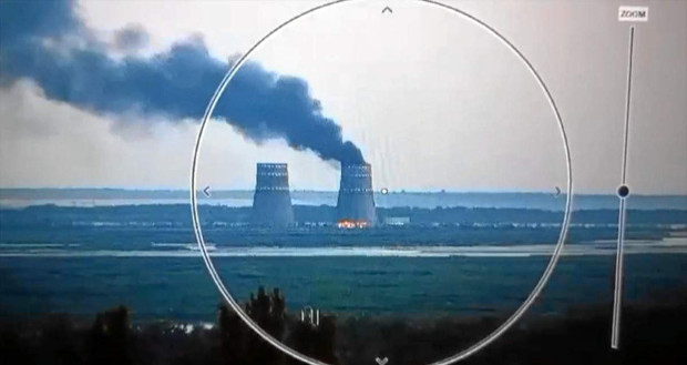 Ucrania advirtió ayer que aunque fue controlado el incendio en la central nuclear Zaporiyia y el nivel de radioactividad se normalizó, la presencia de tropas rusas controlando la planta y usándola como base militar para amenazar a Europa y al resto del mundo, demandan que la comunidad internacional actúe. El presidente, Volodímir Zelenski, responsabilizó a Rusia de iniciar el fuego y aseguró que solo el control ucraniano puede garantizar la normalidad y la seguridad en la central.