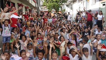 Buena parte de los municipios de Caldas, incluyendo a Manizales, desarrollan hasta el 23 de este mes el Movimiento Navideño Infantil (Monaín) que busca con actividades lúdicas, recreativas y culturales que los niños y los adolescentes vivan la Navidad en los barrios. En su ejecución participan voluntarios y delegados de la Iglesia Católica.