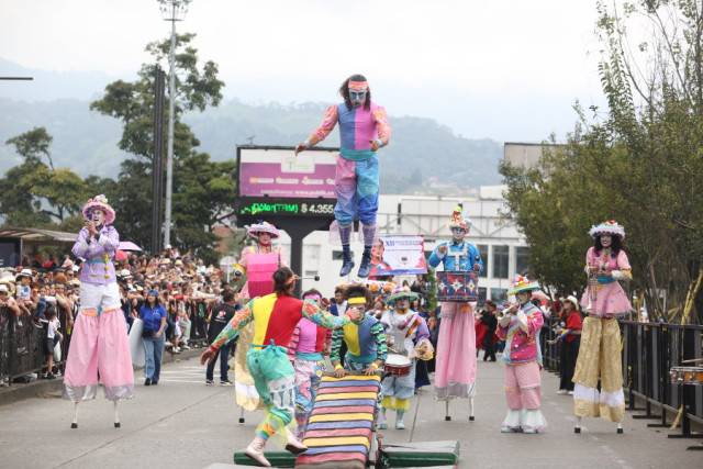 La Asociación Génesis Colombia deleitó a los asistentes con sus acrobacias. 