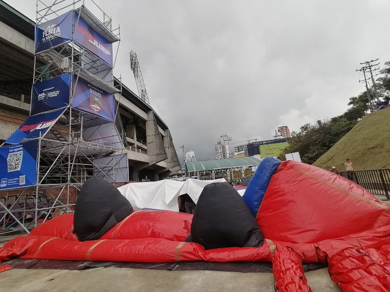 Este es el Bag Jump de la Feria de Manizales. Es un salto extremo que temporalmente está fuera de servicio por presentar fallas técnicas. Una menor de edad se lesionó.