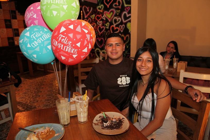 Foto | Argemiro Idárraga | LA PATRIA Maria Camila Castaño Alzate festejó su cumpleaños junto a Juan David Giraldo Valencia con una cena en el restaurante La Patatería de Manizales.