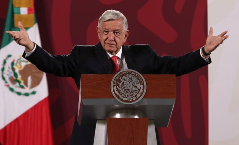 AMLO durante una de sus "mañaneras"