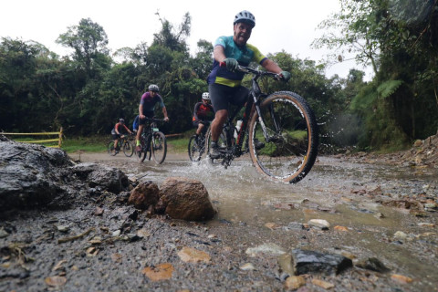 Amigos y familiares se enfrentaron juntos al reto Travesía MTB -  La Puerta del Oso.