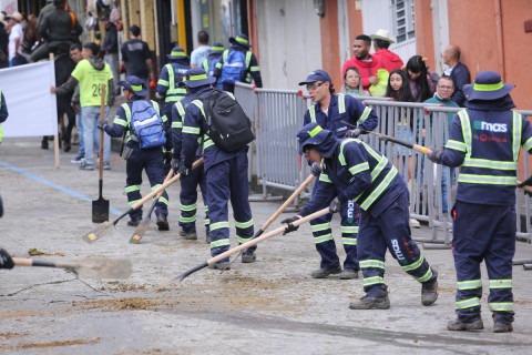 150 trabajadores de Emas mantuvieron limpios los 7,2 kilómetros de recorrido.