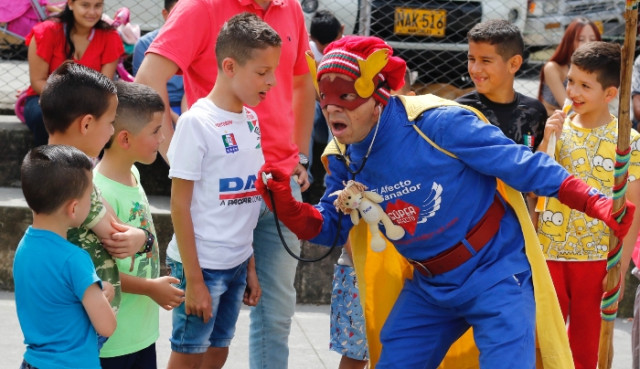 Súper Afecto se hizo presente con un programa de higiene y aseo con el que los niños se divertían y aprendían.