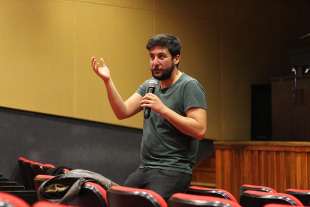 El director, Agustín Godoy, respondió a las preguntas del público en la proyección de su película en el auditorio del Multicentro Estrella.