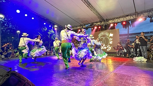 Los habitantes y visitantes disfrutaron de bailes típicos de Caldas.