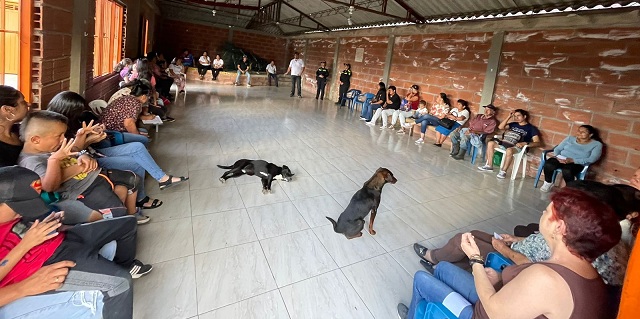 Atentos a las indicaciones Foto | Cortesía Policía | LA PATRIA