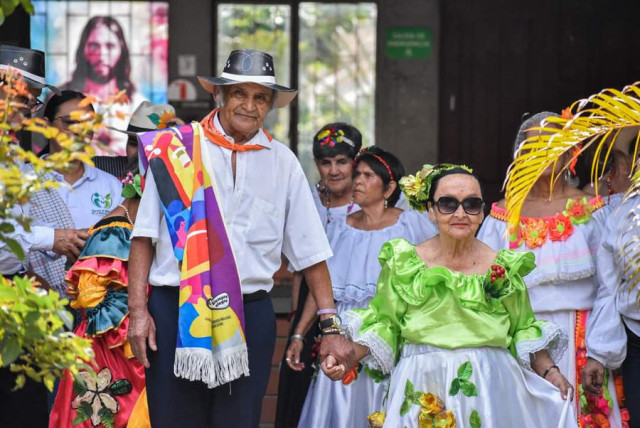 Desfile Adulto Mayor