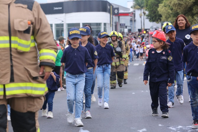 Los niños, otro ejemplo de responsabilidad durante el desfile.