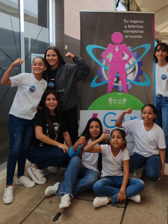 Siete alumnas conforman el equipo de robótica Girl Power de Arma, corregimiento de Aguadas (Caldas)