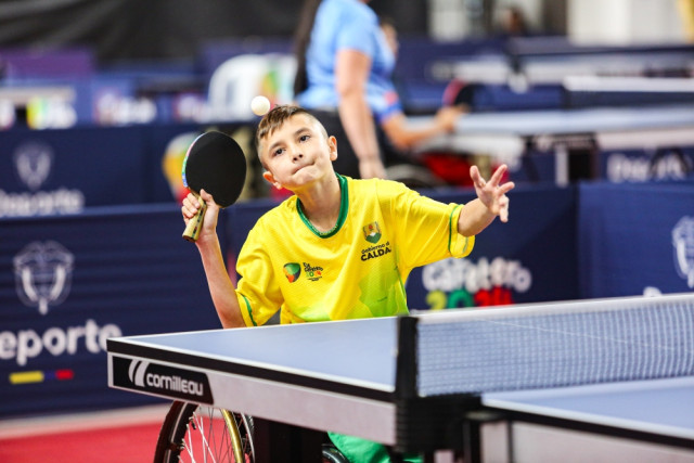 Juan Esteban Gaviria en competencia de para tenis de mesa