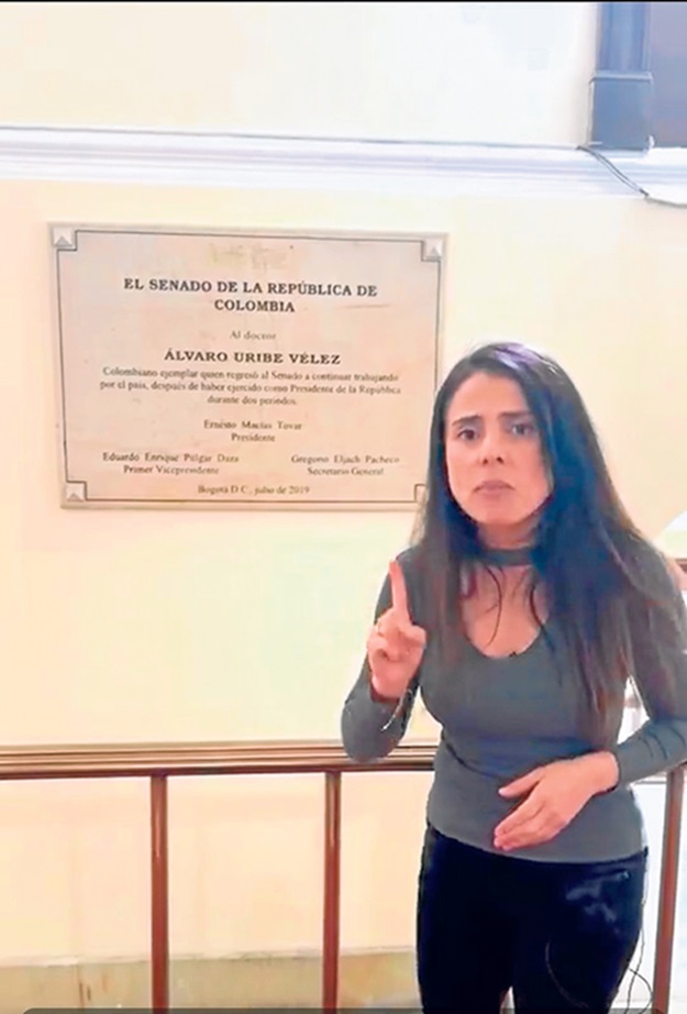 Pide quitar placa de Uribe Vélez Foto | Tomada de X | LA PATRIA