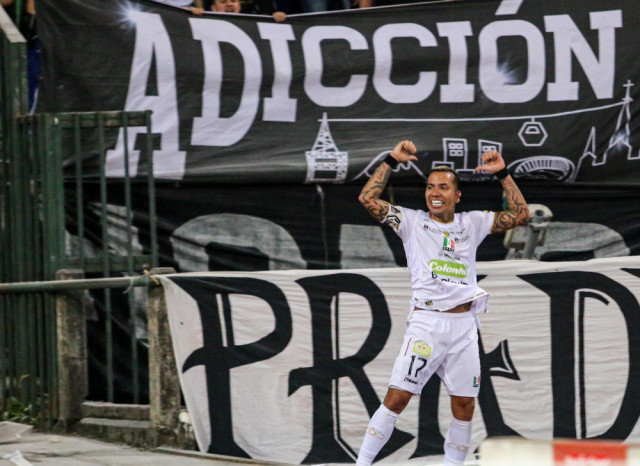 Dayro Moreno celebra un gol en la victoria 3-0 del Once Caldas sobre el América de Cali (diciembre del 2024)