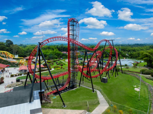 Así se ve la Montaña Rusa Krater en el Parque del Café, es la más reciente inaugurada en el sitio, en el 2014.