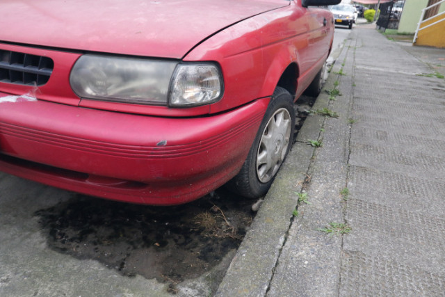 Foto | Darío Cardona | LA PATRIA Así lucía el suelo que estaba debajo del carro 