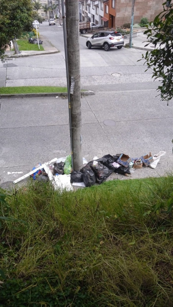 Fotos | Cortesía | LA PATRIA En este poste estaban optando por dejar la basura del edificio.