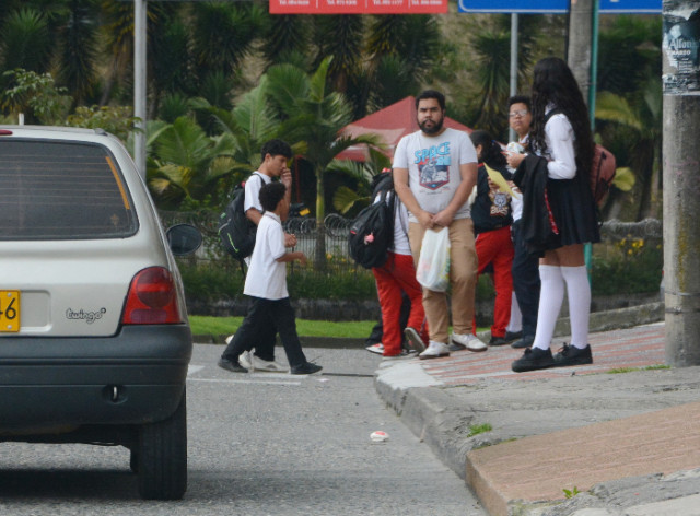 Fotos | Fredy Arango | LA PATRIA  Los niños del colegio San Rafael entran a las 6:30 a.m. y salen a las 3:00 p.m. 