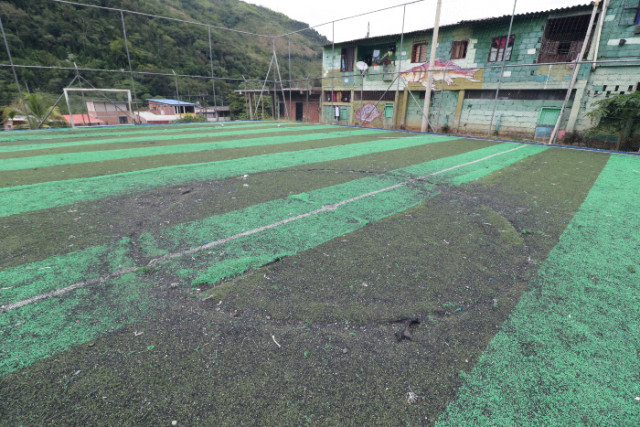 Esta es la única cancha sintética de Arauca en la que juegan los niños de este corregimiento de Palestina.