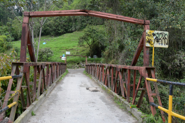 Foto | Freddy Arango | LA PATRIA  Este es el puente que conecta a Gallinazo con la Montaña en Villamaría. 