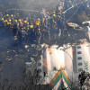 Foto | EFE | LA PATRIA  Equipos de rescate trabajan cerca de los restos del avión ATR72 de Yeti Airlines en Pokhara, en el centro de Nepal.