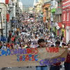 Con pancartas y arengas, los manifestantes se movilizaron por el centro de Manizales para protestar contra la medida de la Secretaría de Educación de cerrar los colegios de Cristo, La Salle, Divina Providencia y Perpetuo Socorro.