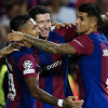 Raphinha, Robert Lewandowski y Joao Cancelo celebran uno de los cinco goles que el FC Barcelona le hizo al Royal Amberes en la primera fecha de la UEFA Champions League 2023-2024.