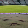 Aunque el Once Caldas fue notificado desde la semana pasada de la realización del partido, rompió la cancha. La foto de arriba es del martes en la mañana, y la de abajo es de este miércoles en la mañana.