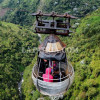 atrapados en una góndola en Villamaría hacía el Glamping El Nido del Condor.