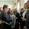 Foto | Presidencia de la República | LA PATRIA  Gustavo Petro abraza a Natalia Castro Córdoba, hija de la fallecida senadora Piedad Córdoba, durante su velación ayer en el Congreso de la República.