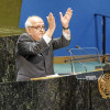 Foto / EFE / LA PATRIA El Observador Permanente de Palestina ante las Naciones Unidas, Riyad Mansour, aplaude a la Asamblea General de las Naciones Unidas.