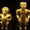 Dos piezas del Tesoro Quimbaya en el Museo de América.