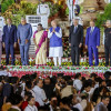 De izq. a der., el primer Ministro de Nepal, Pushpa Kamal Dahal 'Prachanda'; el primer ministro de Bangladesh, Sheikh Hasina; el presidente de Maldivas,  Mohamed Muizzu; el vicepresidente de India, Jagdeep Dhankhar; el presidente de India, Droupadi Murmu; el primer ministro de India, Narendra Modi; el presidente de Sri Lanka, Ranil Wickremesinghe; el vicepresidente de Seychelles, Ahmed Afif; el primer ministro de Mauricio, Pravind Kumar Jugnauth, y el primer ministro de Bután, Tshering Tobgay.