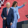 El presidente estadounidense, Joe Biden, y la vicepresidenta, Kamala Harris, concluyeron sus comentarios durante un mitin de campaña en el Girard College de Filadelfia, Pensilvania, EE. UU., el 29 de mayo del 2024. Biden anunció este domingo (21 de julio) en su cuenta X que no buscaría la reelección en noviembre de este año y respaldó a Harris para que sea la nueva candidato demócrata.