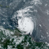 Captura de una imagen satelital cedida por la Subdivisión de Meteorología Regional y de Mesoescala (RAMMB) y del Instituto Cooperativo para la Investigación Atmosférica (CIRA) de la Universidad Estatal de Colorado (CSU) donde se muestra una vista del ojo del huracán Beryl en la cuenca atlántica. 
