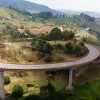 En la foto, el puente Helicoidal, de que conecta a Dosquebradas y Santa Rosa (Risaralda). Políticos de Caldas le solicitaron al Gobierno retirar tres peajes de Autopistas del Café, en las vías del Eje Cafetero. ¿Qué responde la ANI? 