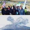 Los participantes que encendieron la antorcha de los I Juegos Nacionales de la Juventud y la emisión de ceniza el volcán Nevado del Ruiz.