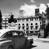 Fotografía de la Plaza de Bolívar de Manizales en 1955, cuando la ciudad cumplía 106 años de fundación. En este 2024, la capital de Caldas llega a su aniversario 175. Conozca la lista de profesiones de los primeros pobladores.