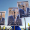 Los partidarios de los hutíes sostienen pancartas que muestran al fallecido líder de Hamás, Yahya Sinwar, durante una manifestación en solidaridad con el pueblo libanés y palestino.