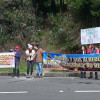 Este viernes (22 de noviembre) protestan comerciantes y dueños de predios en la vía Manizales-Murillo. Piden que se quite el pico y placa de la ruta. Hablan de baja en ventas y de dueños con problemas para acceder a sus predios.