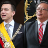 Daniel Noboa (izq.), presidente de Ecuador, y Gustavo Petro, mandatario de Colombia.