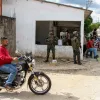 Fotografía de archivo que muestra a soldados del Ejercito Nacional en las calles de Tibú (Norte de Santander).