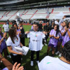 El alcalde de Manizales, Jorge Eduardo Rojas, les entregó la camiseta a las jugadoras del Once Caldas femenino que disputarán la Liga profesional.