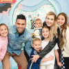 Radamel Falcao posa junto a su esposa, Lorlei Tarón, e hijos. 