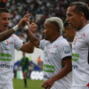 La celebración del primer gol del Once: Hugo Dorrego, Michael Barrios y Dayro Moreno. Once Caldas ganó 2-1.