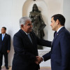  El presidente panameño, José Raúl Mulino (i), saludando al Secretario de Estado de Estados Unidos, Marco Rubio (d), este domingo en el palacio presidencial de las Garzas, en Ciudad de Panamá.